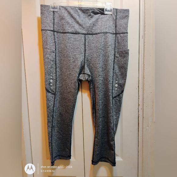 Xersion Heather Gray Leggings with Pockets - Picture 1 of 11